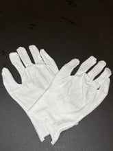 Load image into Gallery viewer, Білі рукавиці для хорунжих
